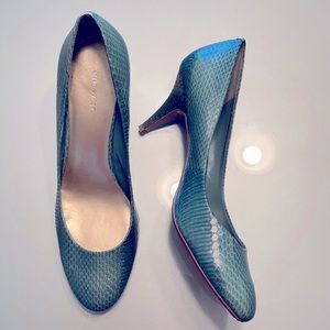 Nine West Size 11 Turquoise Snake Skin-like Pumps